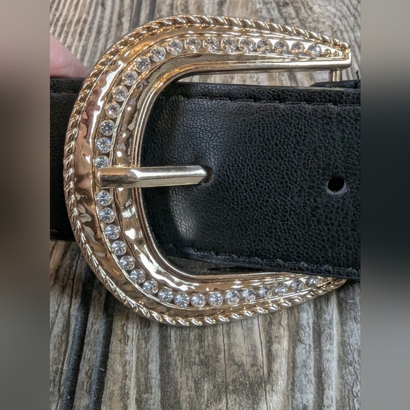 Double Buckle Belt With Great Hardware Lots Of Bling - Picture 6 of 11